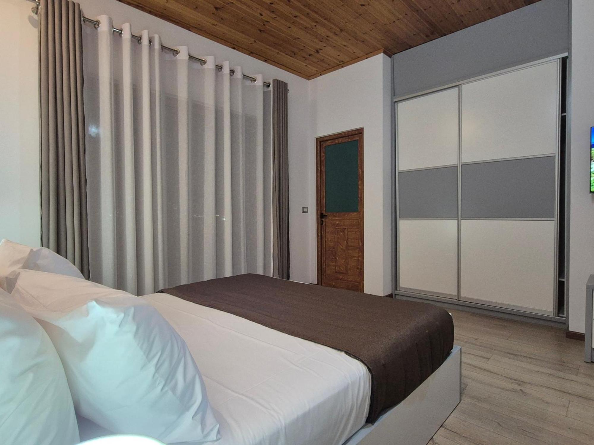 Orchids Hotel Sarande Exterior photo