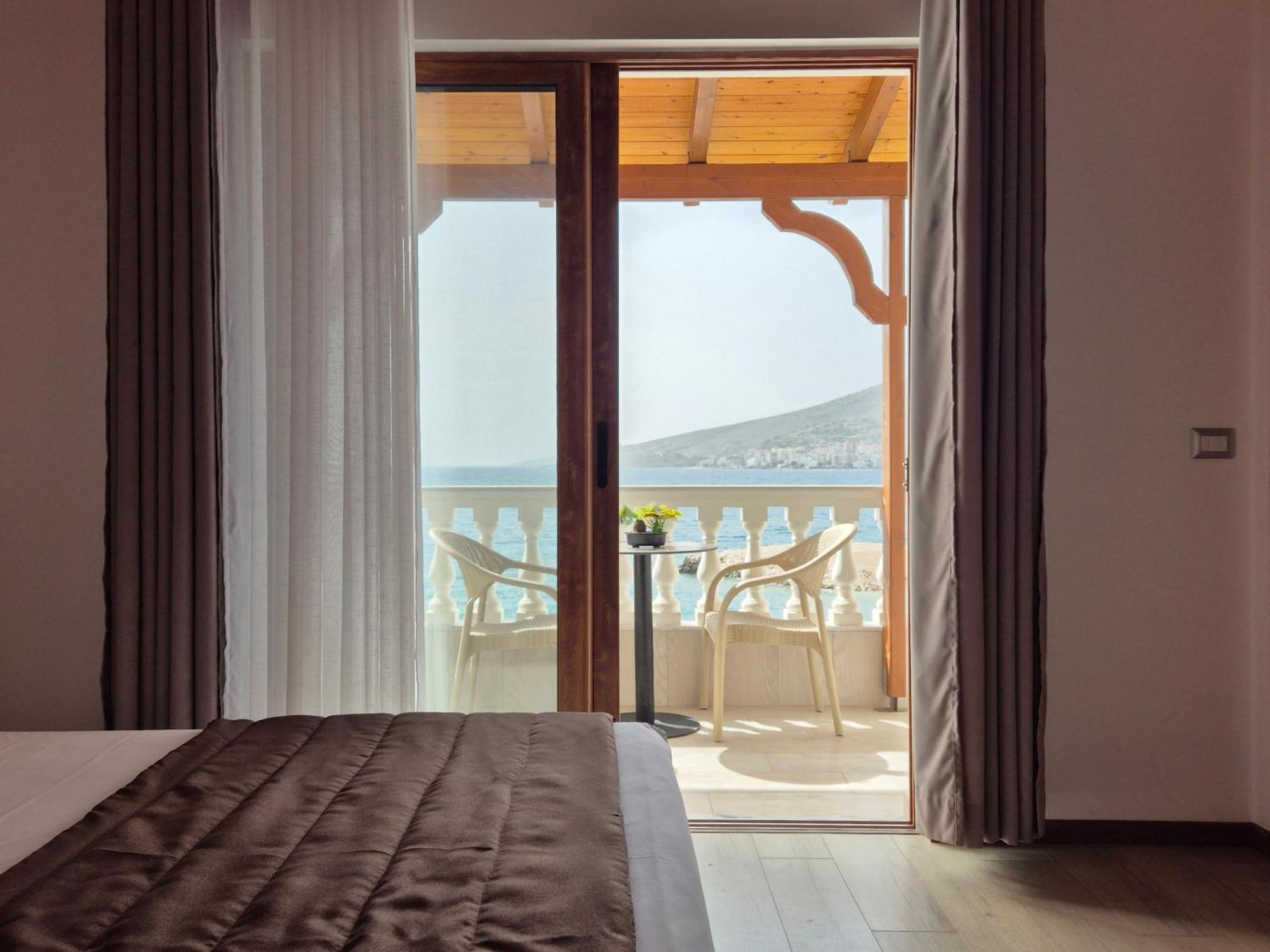 Orchids Hotel Sarande Exterior photo