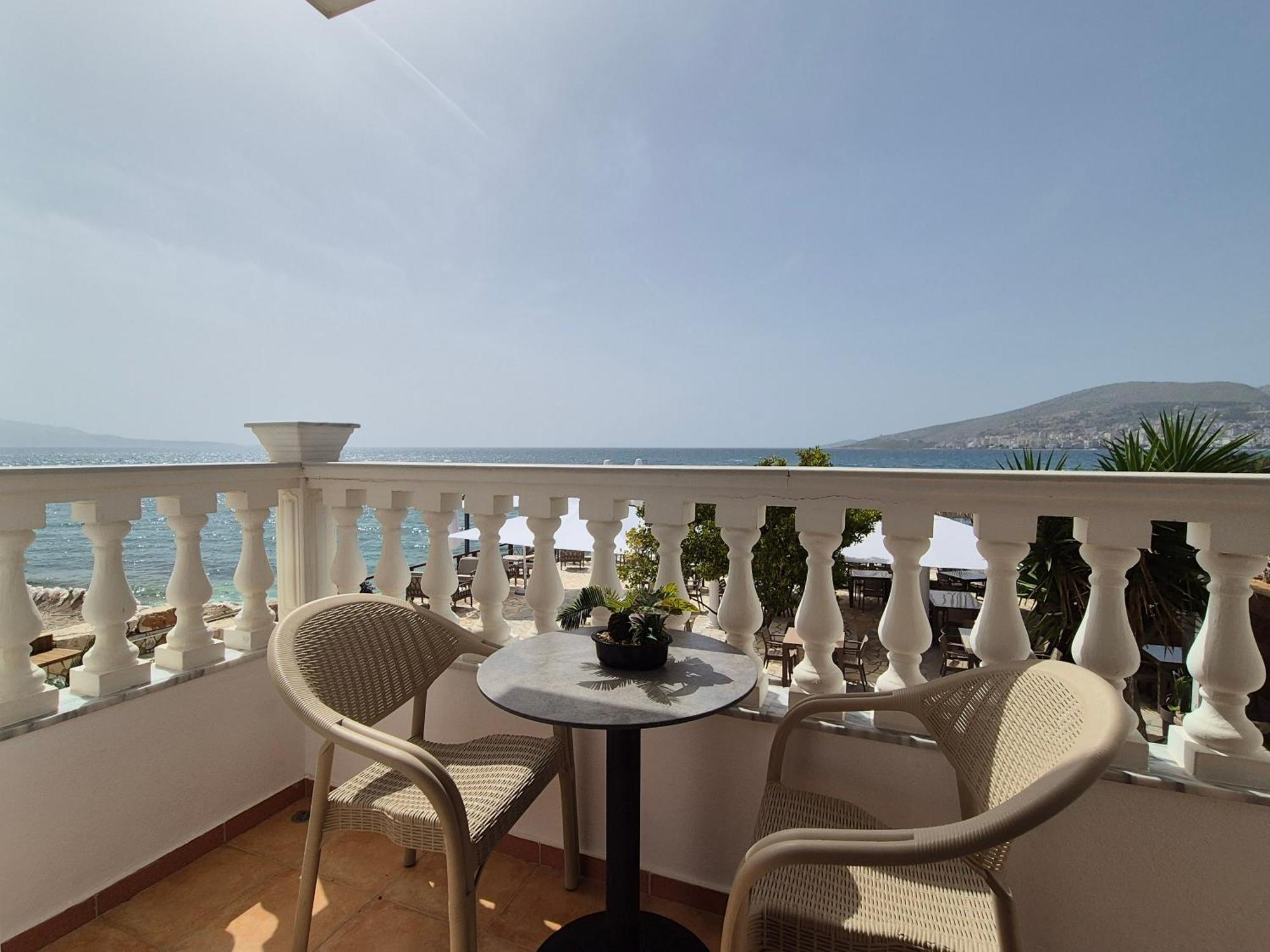 Orchids Hotel Sarande Exterior photo
