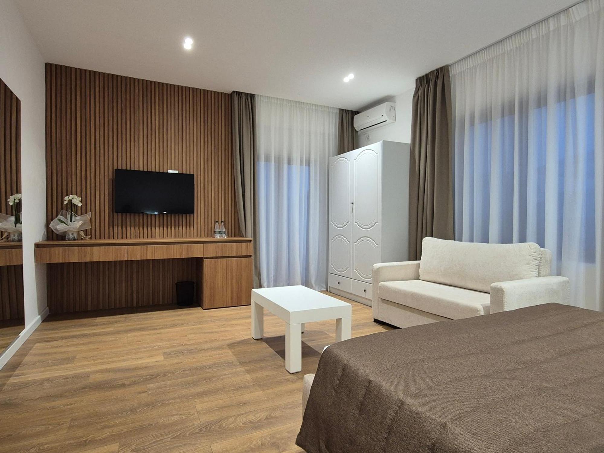 Orchids Hotel Sarande Exterior photo