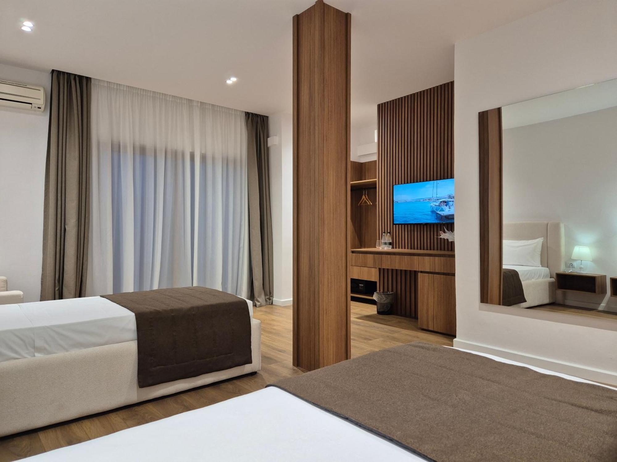 Orchids Hotel Sarande Exterior photo